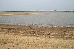 Playa de arena sobre el río Uruguay